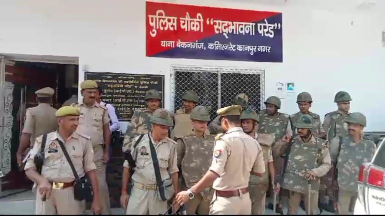 सीसामऊ विधानसभा क्षेत्र में पुलिस ने किया पैदल मार्च, लोगों को कराया सुरक्षा का एहसास सीसामऊ विधानसभा क्षेत्र में पुलिस ने किया पैदल मार्च, लोगों को कराया सुरक्षा का एहसास