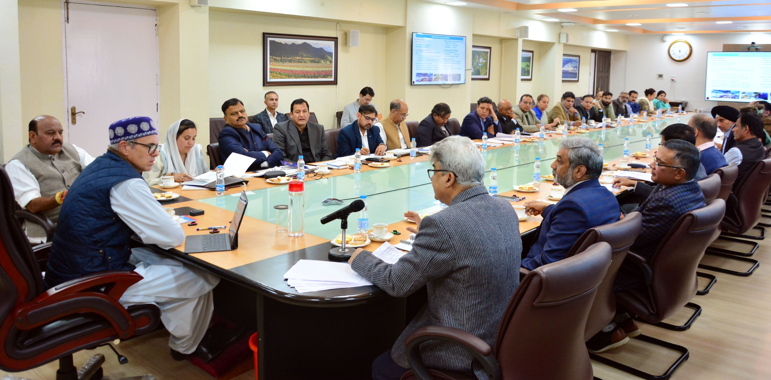 मुख्यमंत्री ने विभिन्न विभागों में विकास गतिविधियों की समीक्षा की मुख्यमंत्री ने विभिन्न विभागों में विकास गतिविधियों की समीक्षा की