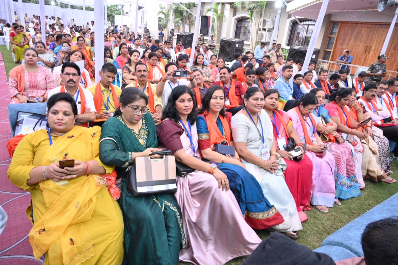 कार्यक्रम में उपस्थित महिला उद्यमी और पदाधिकारी कार्यक्रम में उपस्थित महिला उद्यमी और पदाधिकारी