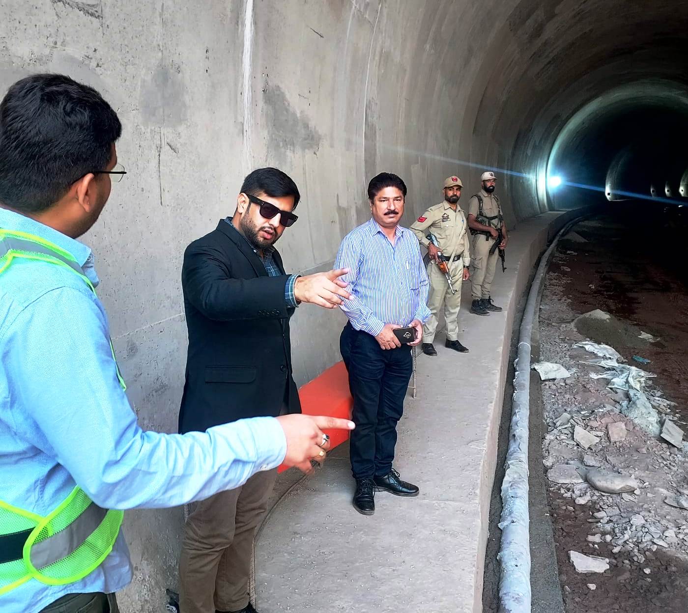 नौशेरा सुरंग परियोजना पर काम की प्रगति की समीक्षा की नौशेरा सुरंग परियोजना पर काम की प्रगति की समीक्षा की