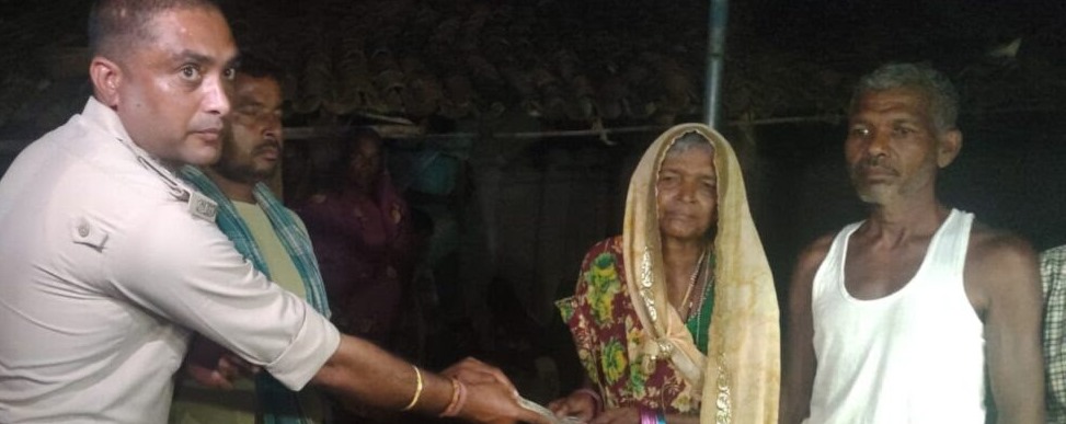 जंगली भालू के हमले में युवक की मौत, परिजनों को 25,000 रुपये की सहायता जंगली भालू के हमले में युवक की मौत, परिजनों को 25,000 रुपये की सहायता