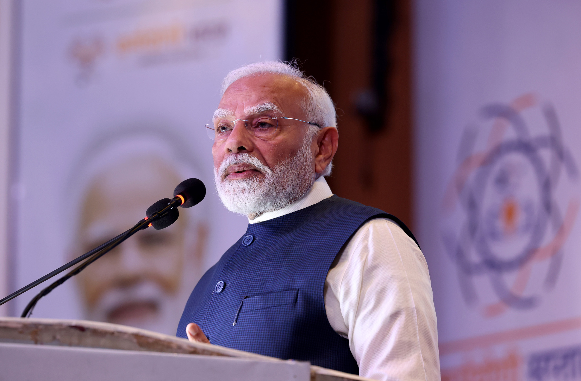 प्रधानमंत्री नरेन्द्र मोदी शनिवार को नई दिल्ली में कर्मयोगी सप्ताह शिक्षण सप्ताह का शुभारंभ करने के बाद सभा को संबोधित करते हुए प्रधानमंत्री नरेन्द्र मोदी शनिवार को नई दिल्ली में कर्मयोगी सप्ताह शिक्षण सप्ताह का शुभारंभ करने के बाद सभा को संबोधित करते हुए