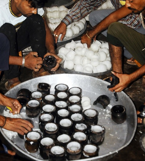 करवा चौथ रविवार को: महिलाएं पति की लंबी उम्र के लिए रखेंगी  निर्जला व्रत
