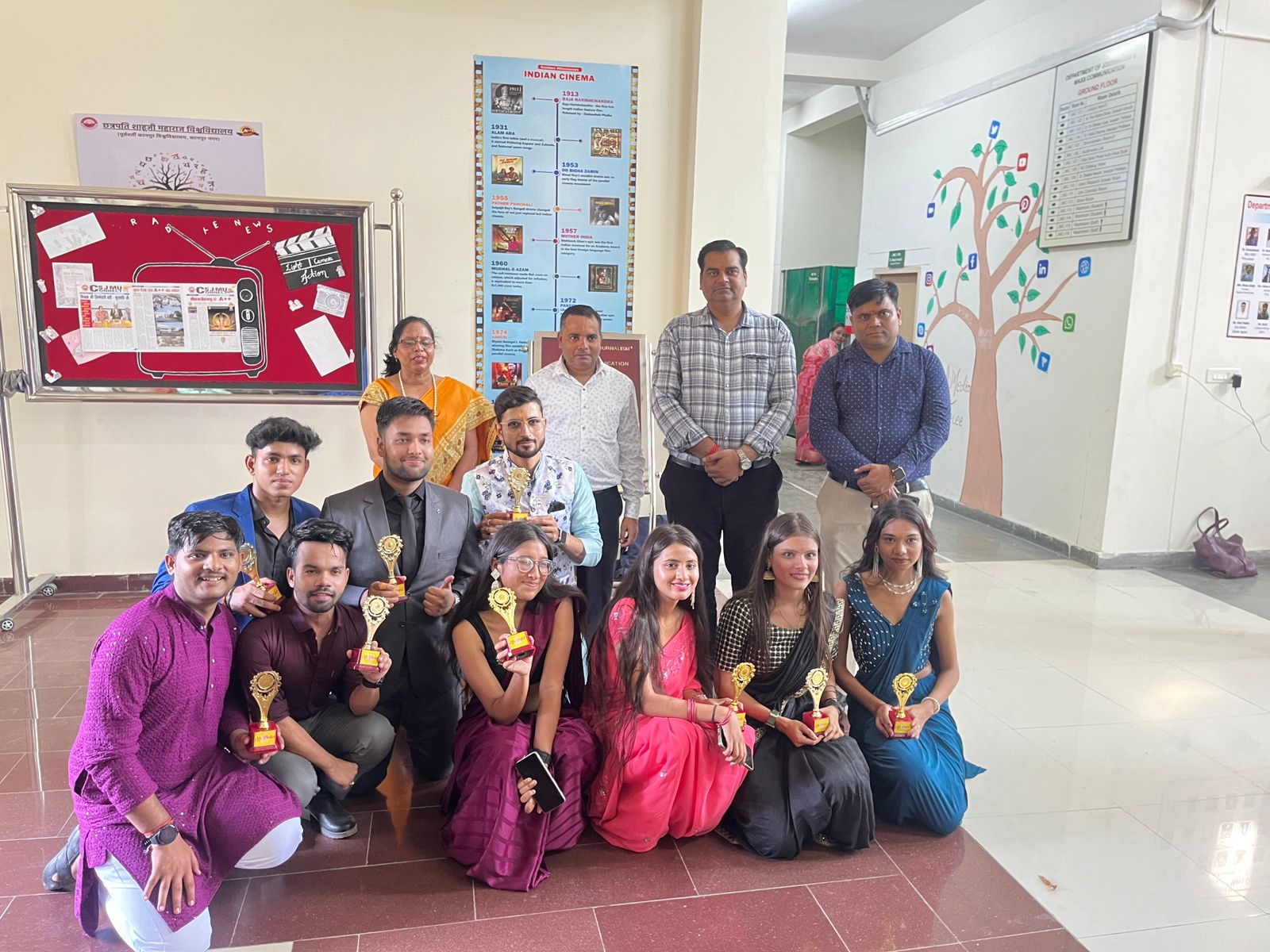 सीएसजेएमयू में आयोजित फ्रेशर पार्टी के विजेता सीएसजेएमयू में आयोजित फ्रेशर पार्टी के विजेता