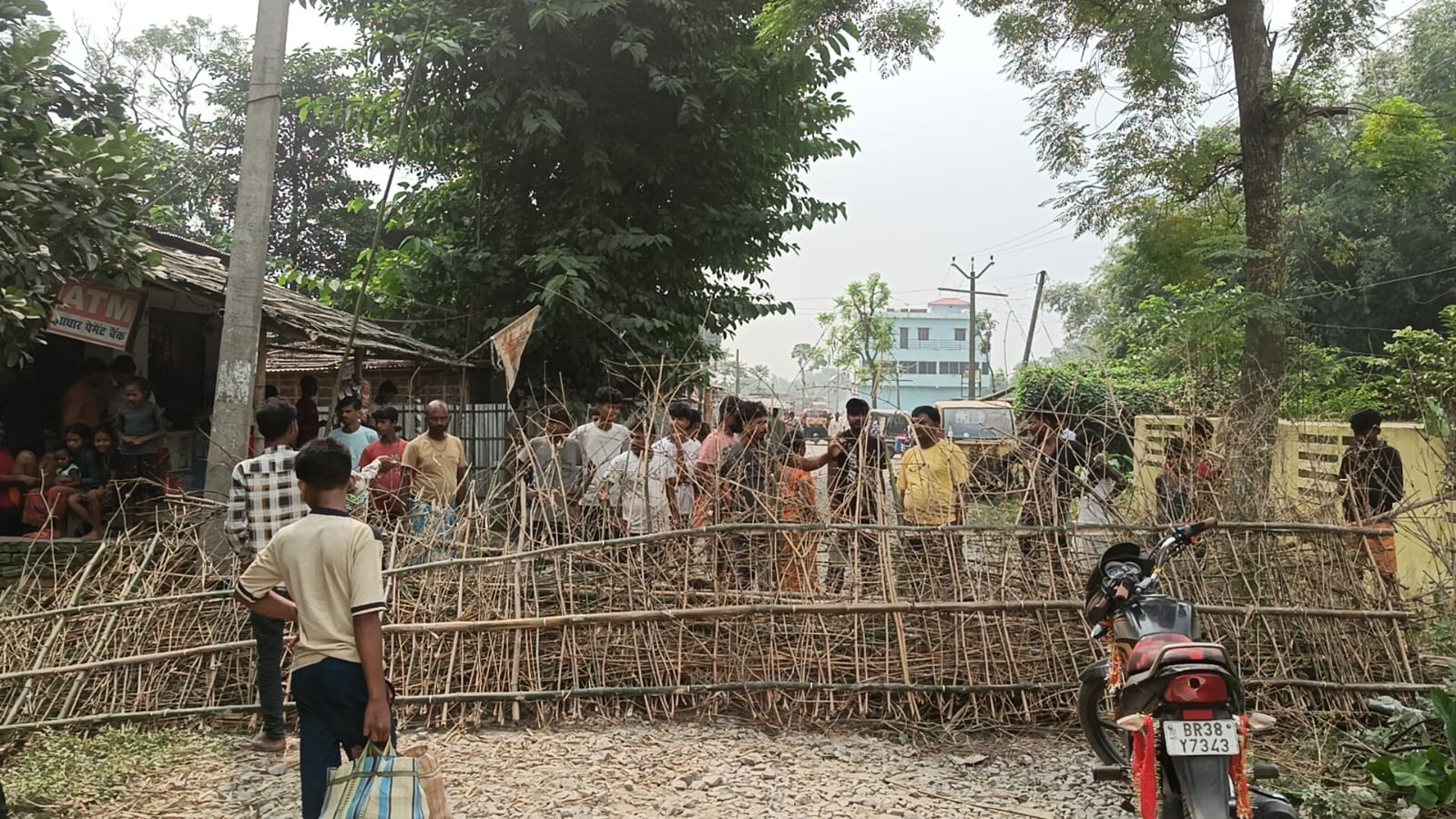 अररिया फोटो:सड़क जाम कर किया प्रदर्शन अररिया फोटो:सड़क जाम कर किया प्रदर्शन