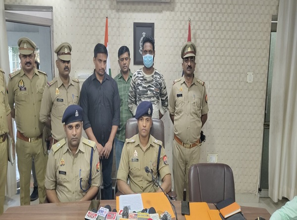 पुलिस उपायुक्त पूर्वी ने घटना का खुलासा करते हुए पुलिस उपायुक्त पूर्वी ने घटना का खुलासा करते हुए