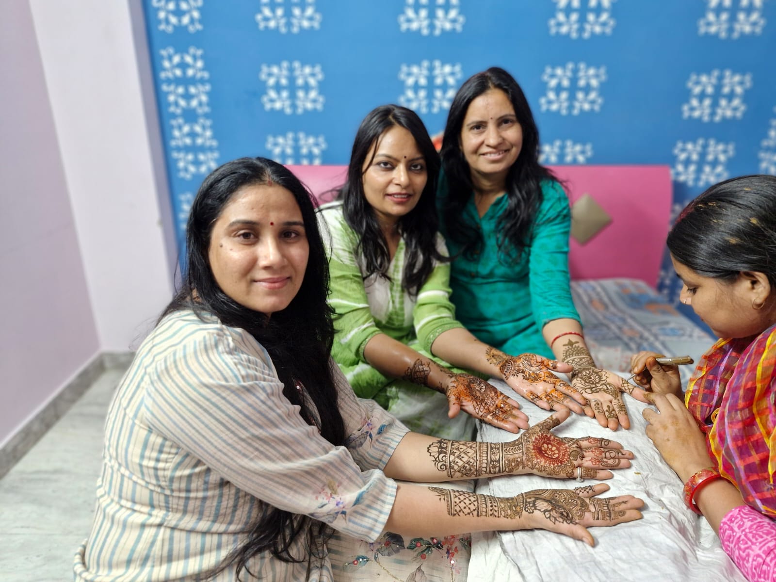 करवा चौथ रविवार को: महिलाएं पति की लंबी उम्र के लिए रखेंगी  निर्जला व्रत