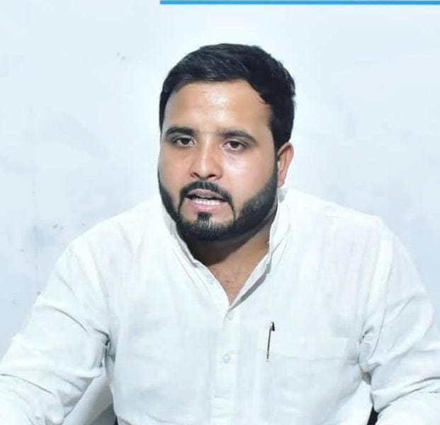 आम आदमी पार्टी के प्रवक्ता वंशराज जानकारी देते हुए आम आदमी पार्टी के प्रवक्ता वंशराज जानकारी देते हुए
