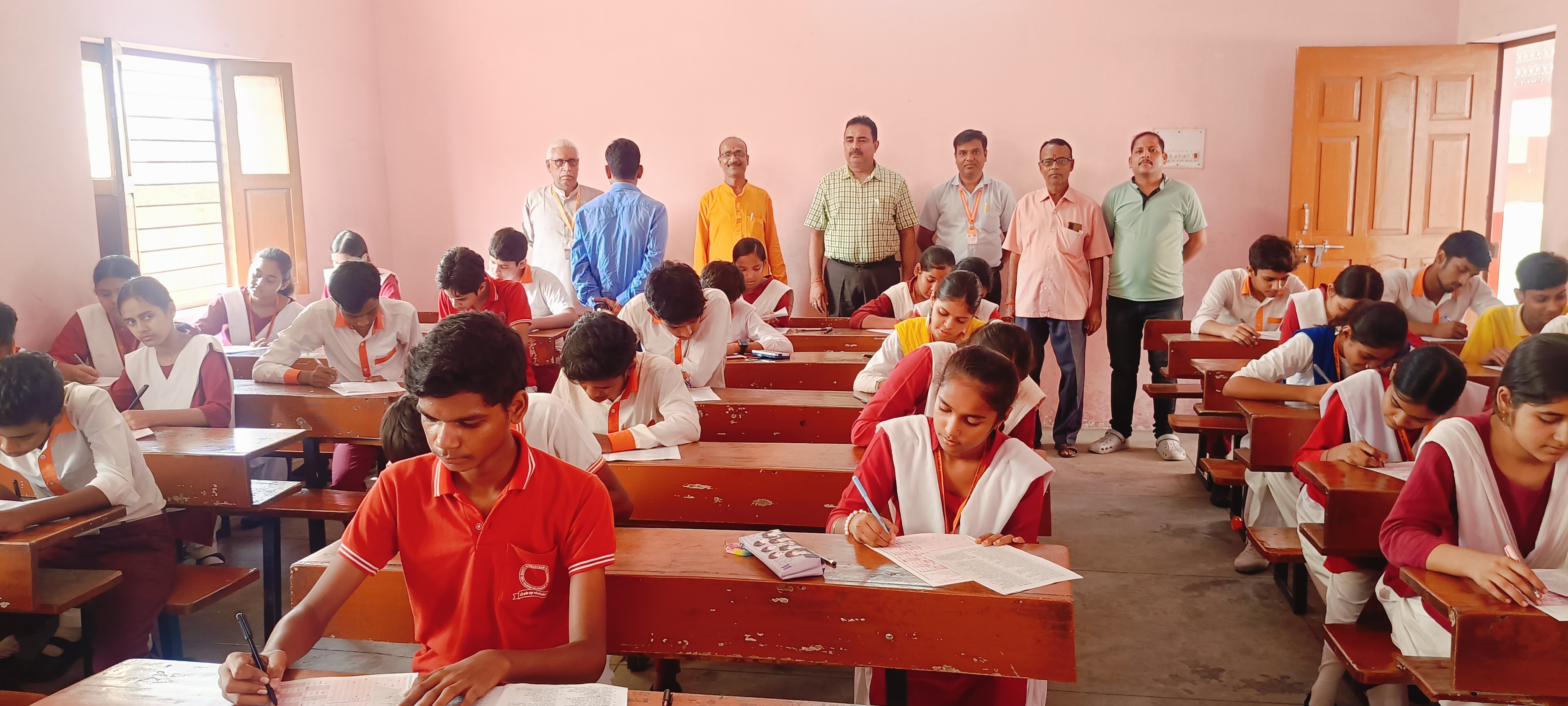 Exam dete pariksharthi Exam dete pariksharthi