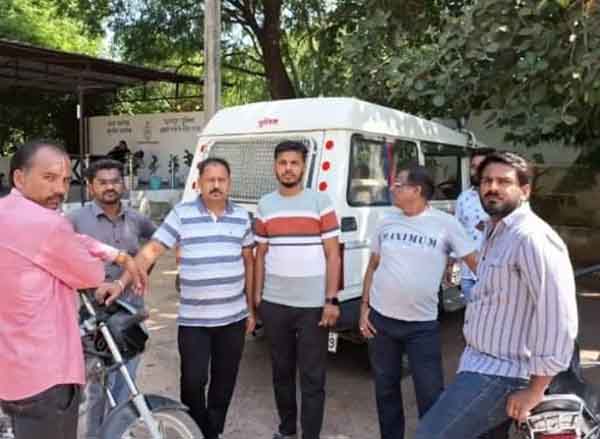 छतरपुर : चौकी के सामने दो दुकानों की दीवार तोड़कर चोरी की वारदात