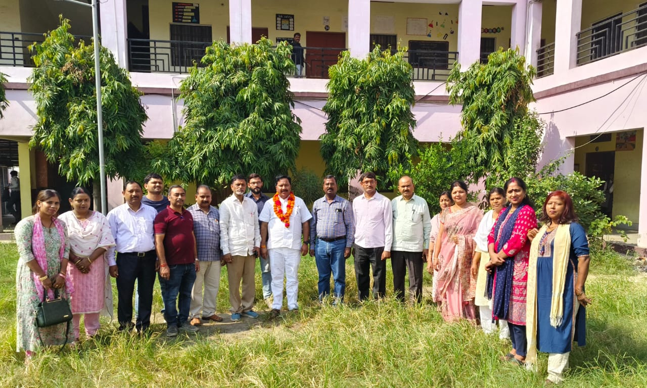 आम आदमी पार्टी शिक्षक प्रकोष्ठ के बैठक के दौरान पदाधिकारी व शिक्षक गण आम आदमी पार्टी शिक्षक प्रकोष्ठ के बैठक के दौरान पदाधिकारी व शिक्षक गण