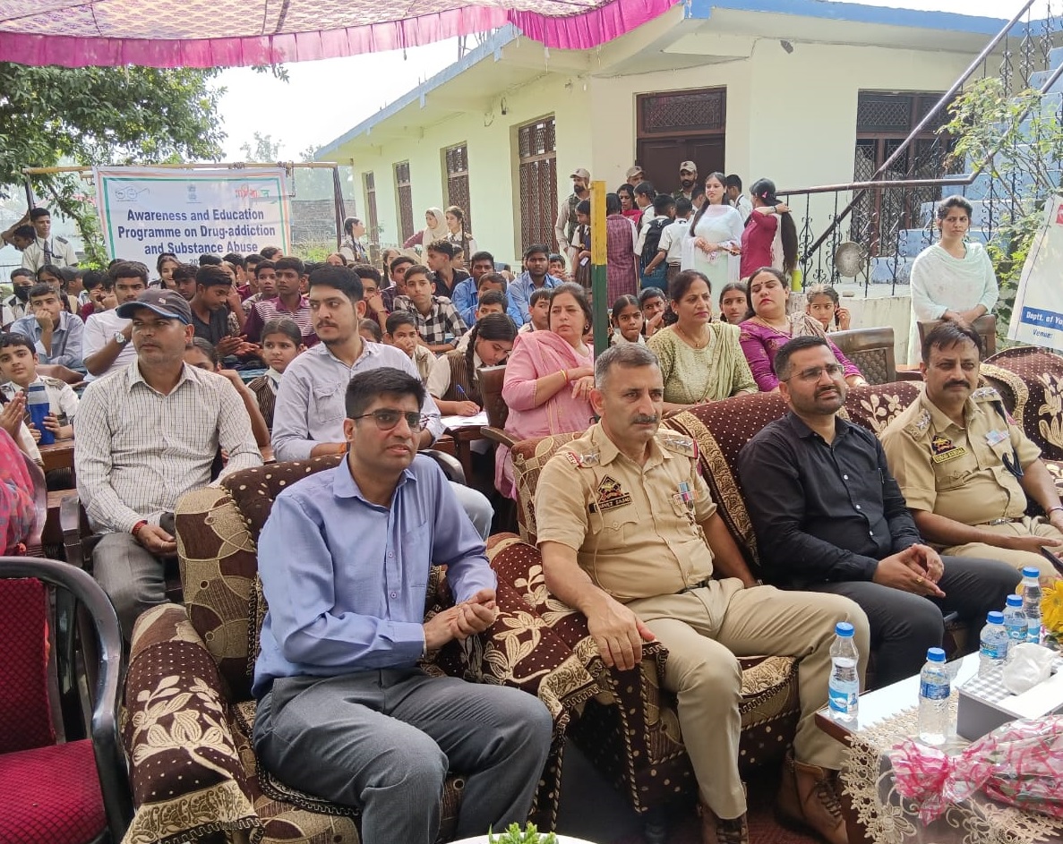 नशीली दवाओं की लत और मादक द्रव्यों के सेवन पर जागरूकता और शिक्षा कार्यक्रम आयोजित नशीली दवाओं की लत और मादक द्रव्यों के सेवन पर जागरूकता और शिक्षा कार्यक्रम आयोजित