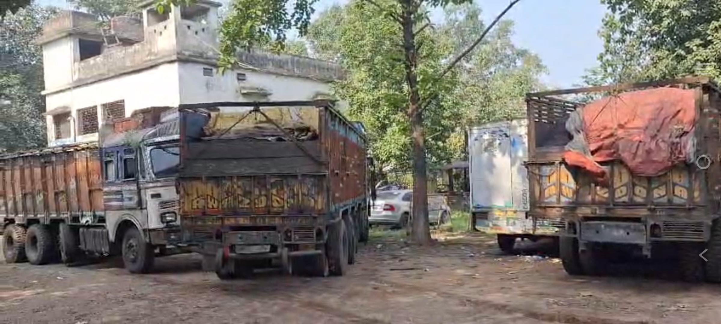 भुरकुंडा ओपी में जब्त ट्रक