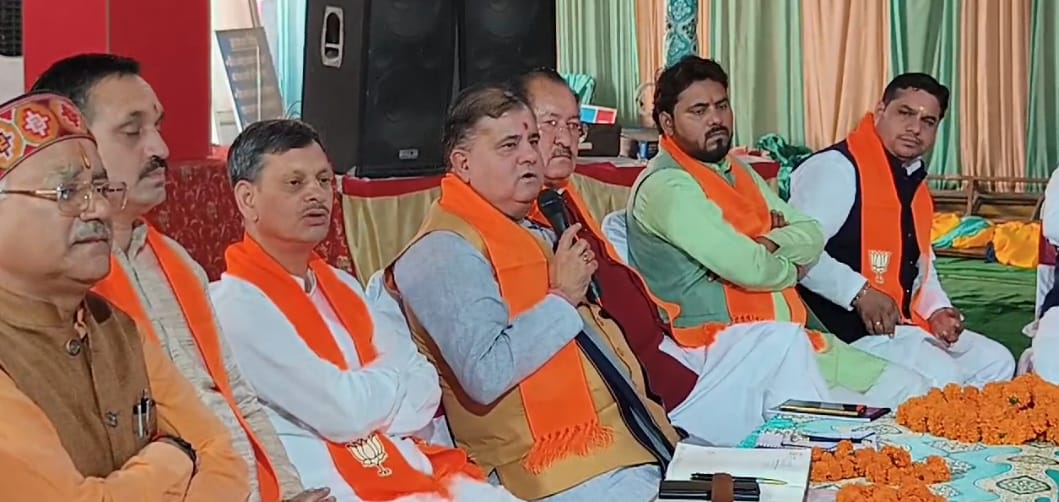 कार्यकर्ताओं की बैठक लेते उत्तराखंड भाजपा अध्यक्ष महेंद्र भट्ट। कार्यकर्ताओं की बैठक लेते उत्तराखंड भाजपा अध्यक्ष महेंद्र भट्ट।