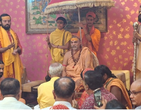 शिव शक्ति महायज्ञ में पहुंचे शंकराचार्य शिव शक्ति महायज्ञ में पहुंचे शंकराचार्य
