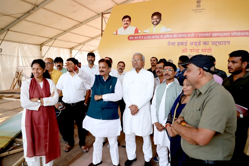 उप मुख्यमंत्री राजेन्द्र शुक्ल ने समारोह स्थल का निरीक्षण किया उप मुख्यमंत्री राजेन्द्र शुक्ल ने समारोह स्थल का निरीक्षण किया