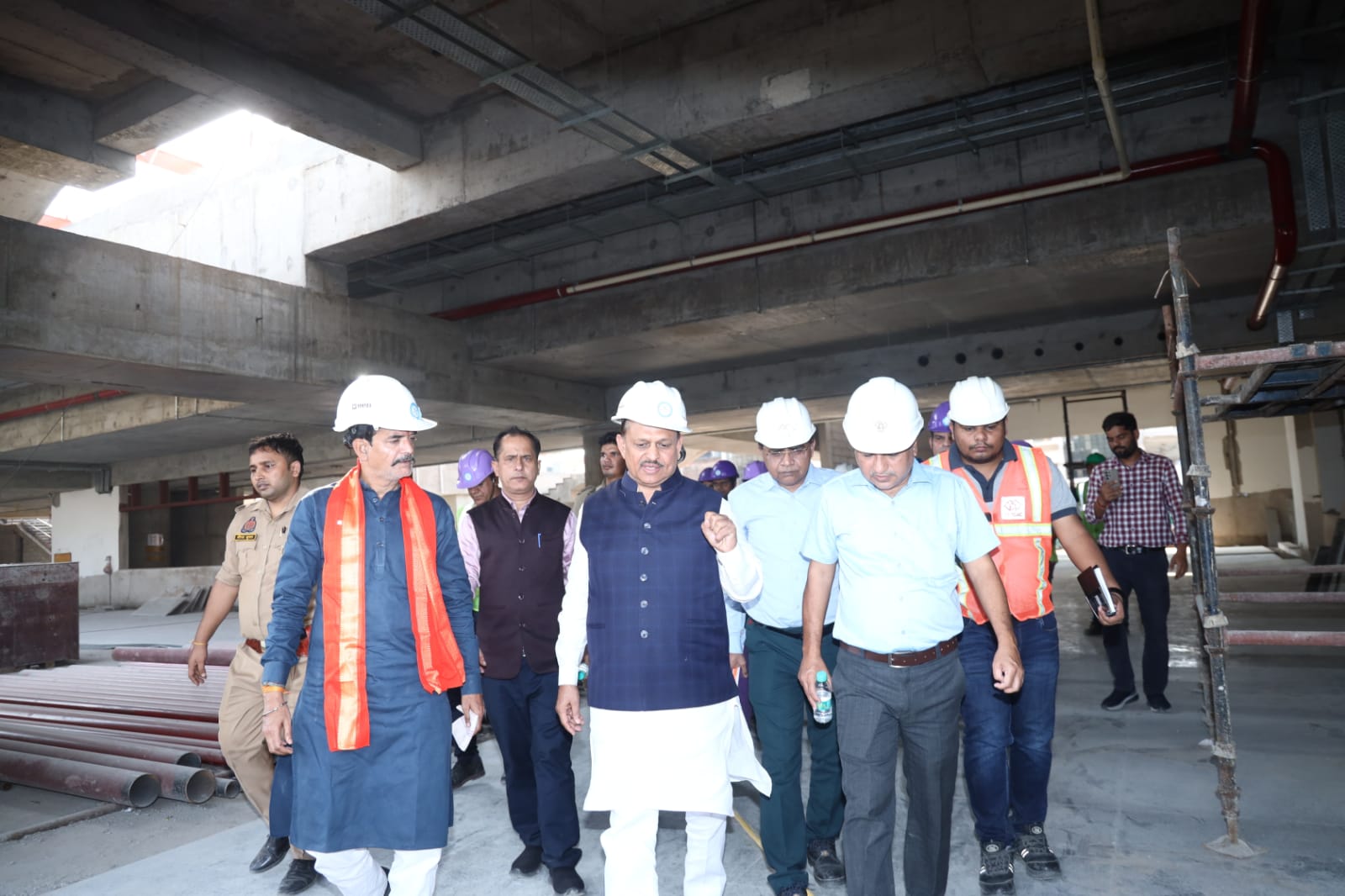मेट्रो कार्य की प्रगति की जानकारी लेते शहर सांसद रमेश अवस्थी मेट्रो कार्य की प्रगति की जानकारी लेते शहर सांसद रमेश अवस्थी