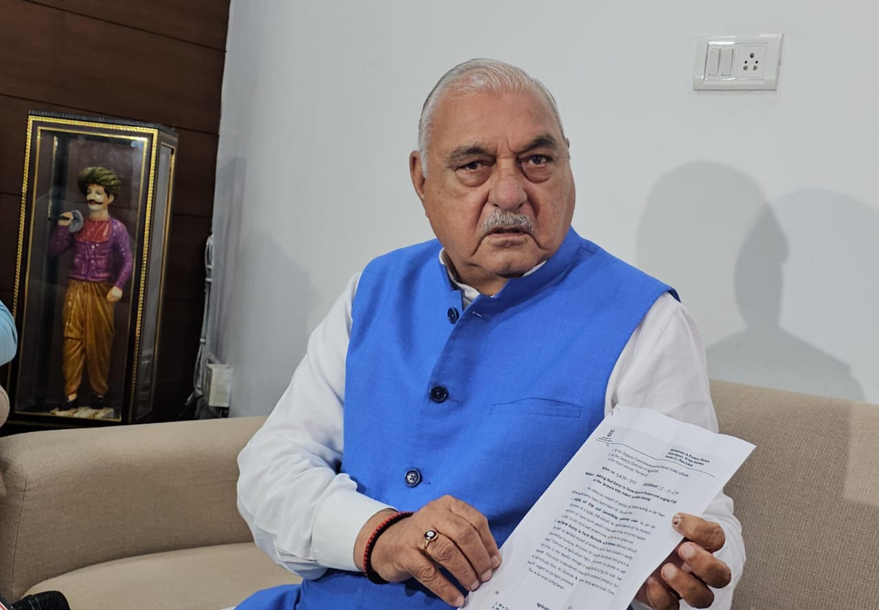 हरियाणा के पूर्व मुख्यमंत्री भूपेंद्र हुड्उा चंडीगढ़ में पत्रकाराें से बातचीत करते हुए हरियाणा के पूर्व मुख्यमंत्री भूपेंद्र हुड्उा चंडीगढ़ में पत्रकाराें से बातचीत करते हुए