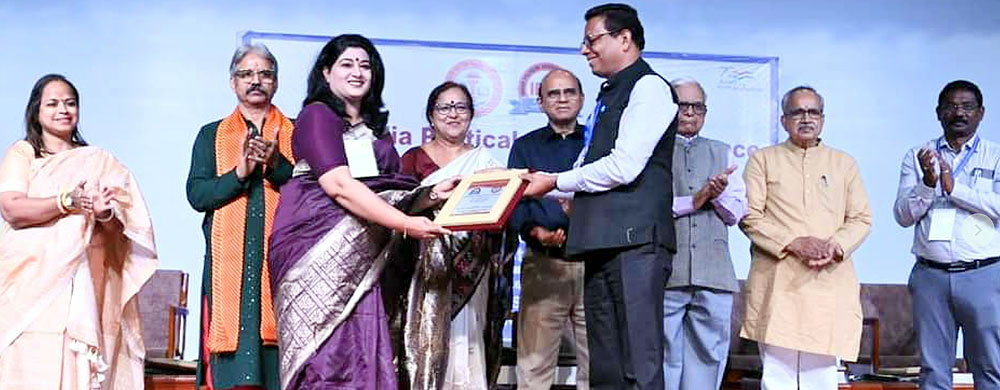 अंतरराष्ट्रीय संगोष्ठी में नौ कुलपतियों द्वारा एमजीएसयू की डॉ. मेघना शर्मा का सम्मान अंतरराष्ट्रीय संगोष्ठी में नौ कुलपतियों द्वारा एमजीएसयू की डॉ. मेघना शर्मा का सम्मान