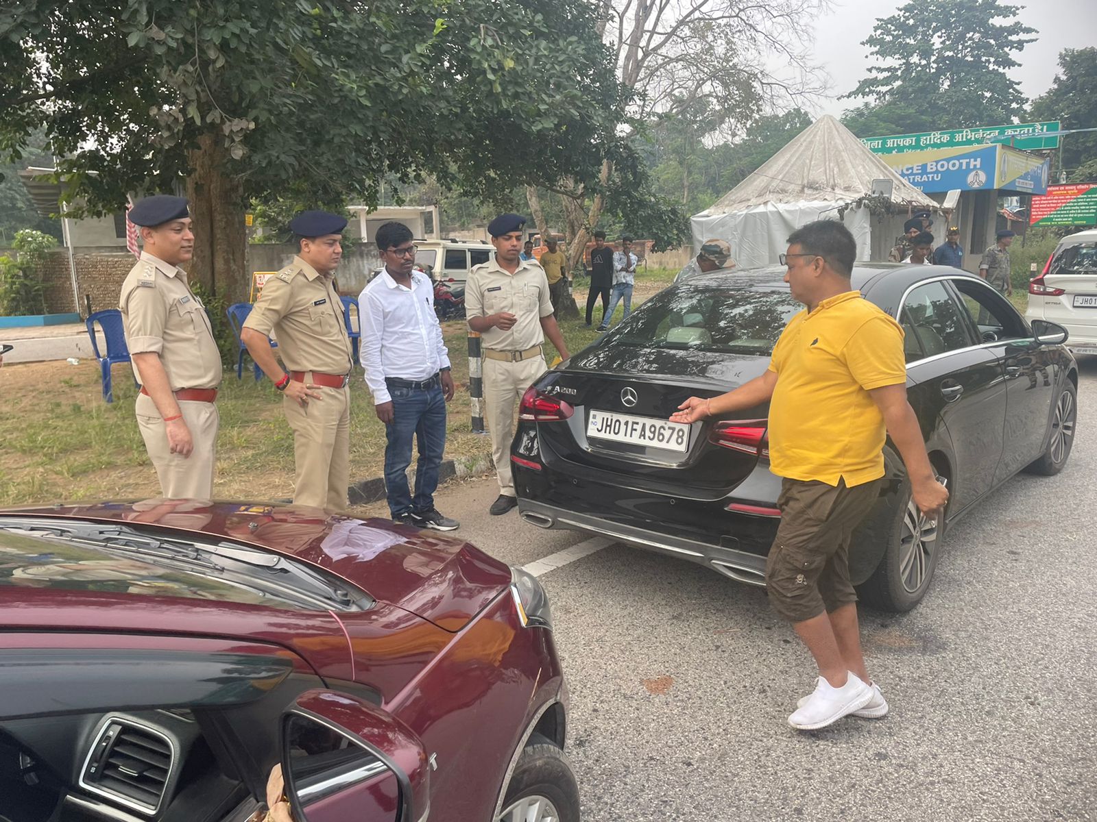 चेक नाका का निरीक्षण करते एसपी चेक नाका का निरीक्षण करते एसपी