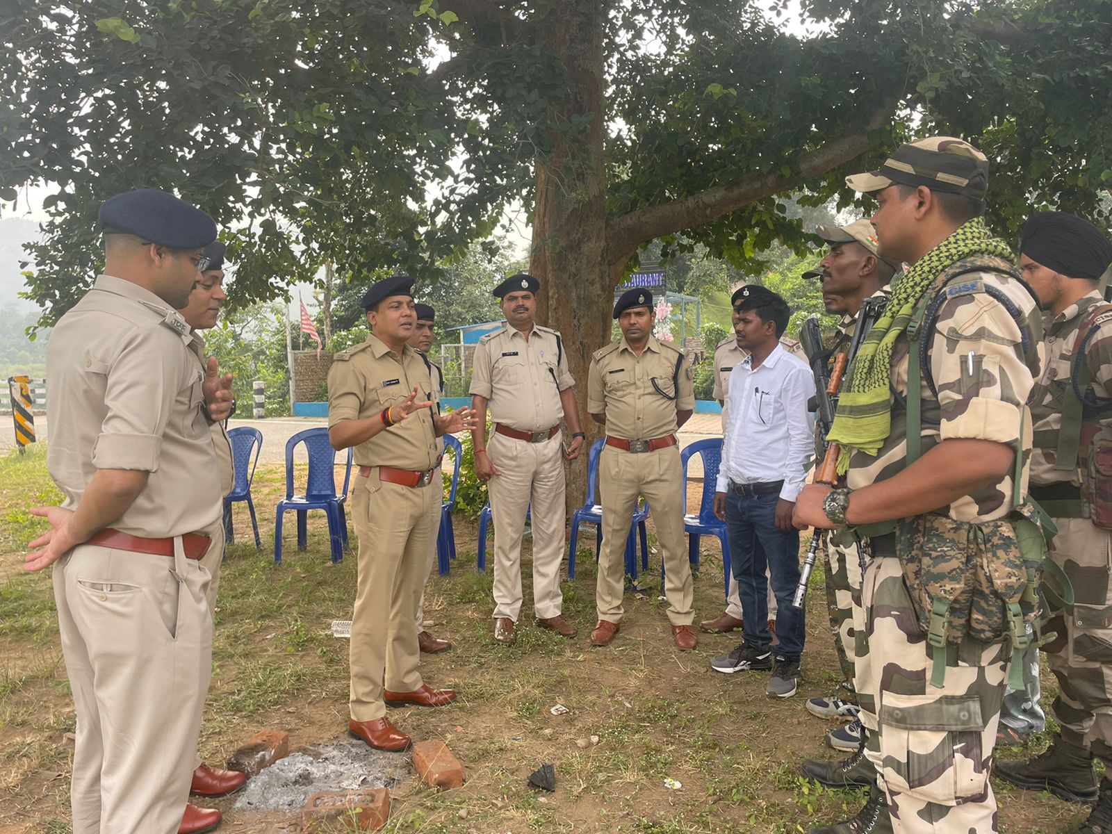 निरीक्षण करते एसपी निरीक्षण करते एसपी