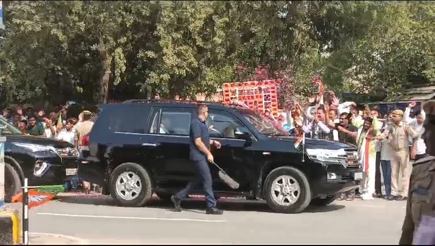 प्रधानमंत्री मोदी का काफिला : फोटो बच्चा गुप्ता प्रधानमंत्री मोदी का काफिला : फोटो बच्चा गुप्ता