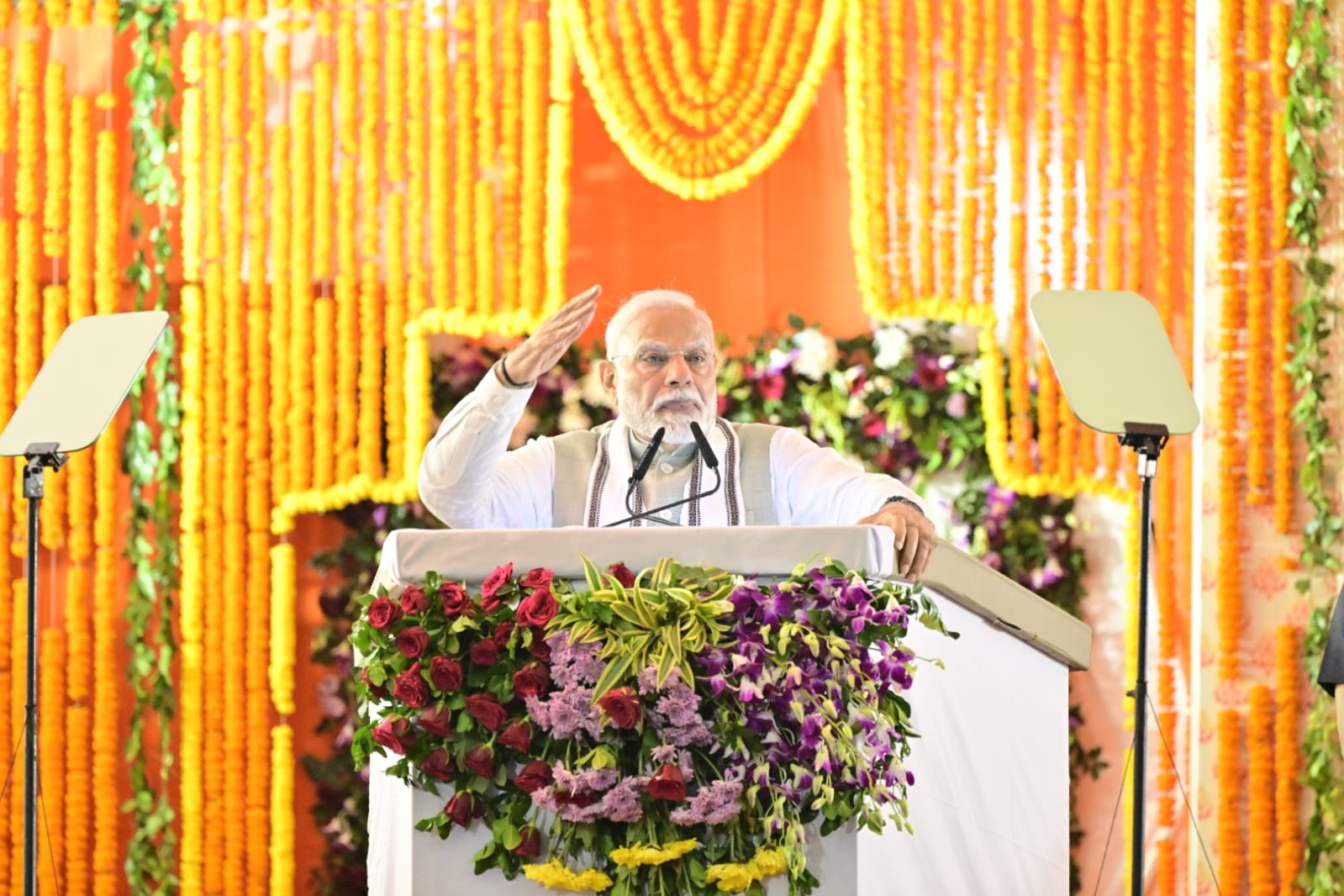 सिगरा खेल स्टेडियम में प्रधानमंत्री का सम्बोधन:फोटो बच्चा गुप्ता सिगरा खेल स्टेडियम में प्रधानमंत्री का सम्बोधन:फोटो बच्चा गुप्ता