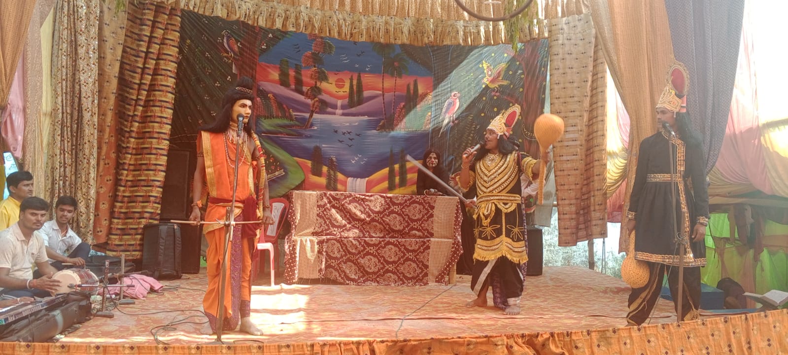 रामलीला के प्रसंगों ने बिखेरी भक्ति की छटा, उमड़ा श्रद्धालुओं का जनसैलाब* रामलीला के प्रसंगों ने बिखेरी भक्ति की छटा, उमड़ा श्रद्धालुओं का जनसैलाब*