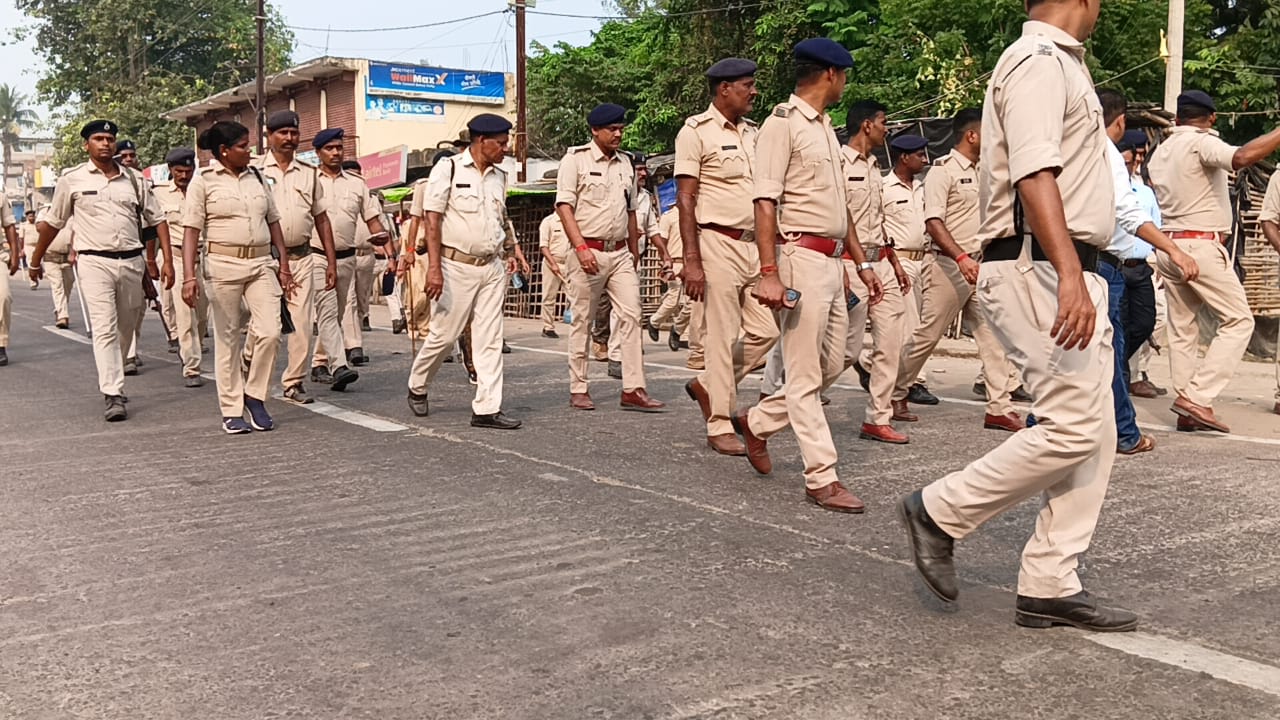 मौके पर मौजूद पुलिस