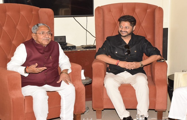 चंद्रगुप्त साहित्य सम्मेलन के मौके पर दरभंगा पधारे बिहार विधानसभा अध्यक्ष के साथ राजकुरा कपलेश्वर सिंह चंद्रगुप्त साहित्य सम्मेलन के मौके पर दरभंगा पधारे बिहार विधानसभा अध्यक्ष के साथ राजकुरा कपलेश्वर सिंह