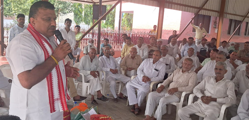 20 Snp- 5 सोनीपत: ग्रामीणों को संबोधित करते हुए भाजपा नेता प्रदीप सांगवान 20 Snp- 5 सोनीपत: ग्रामीणों को संबोधित करते हुए भाजपा नेता प्रदीप सांगवान