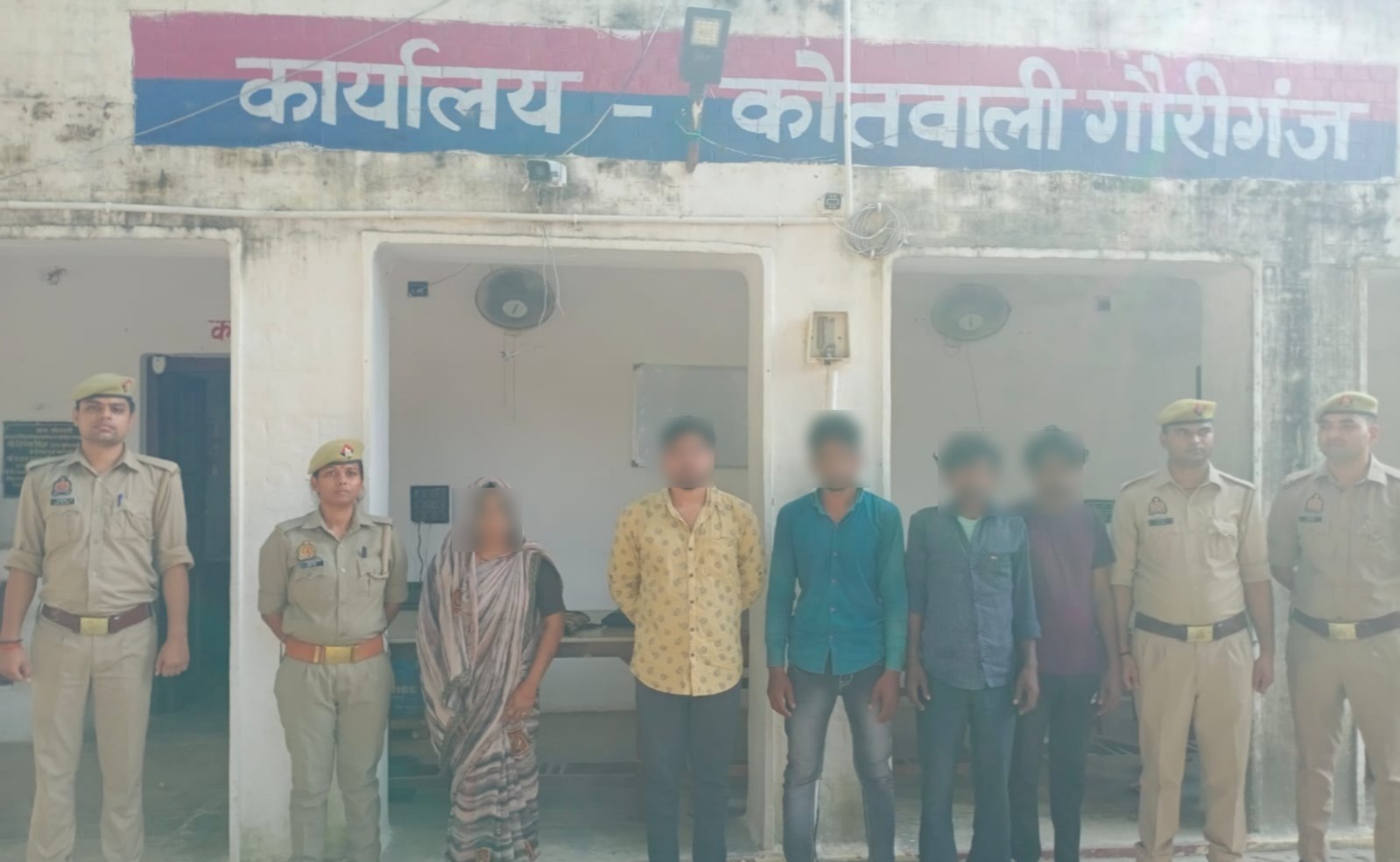 गिरफ्तारी की फोटो गिरफ्तारी की फोटो