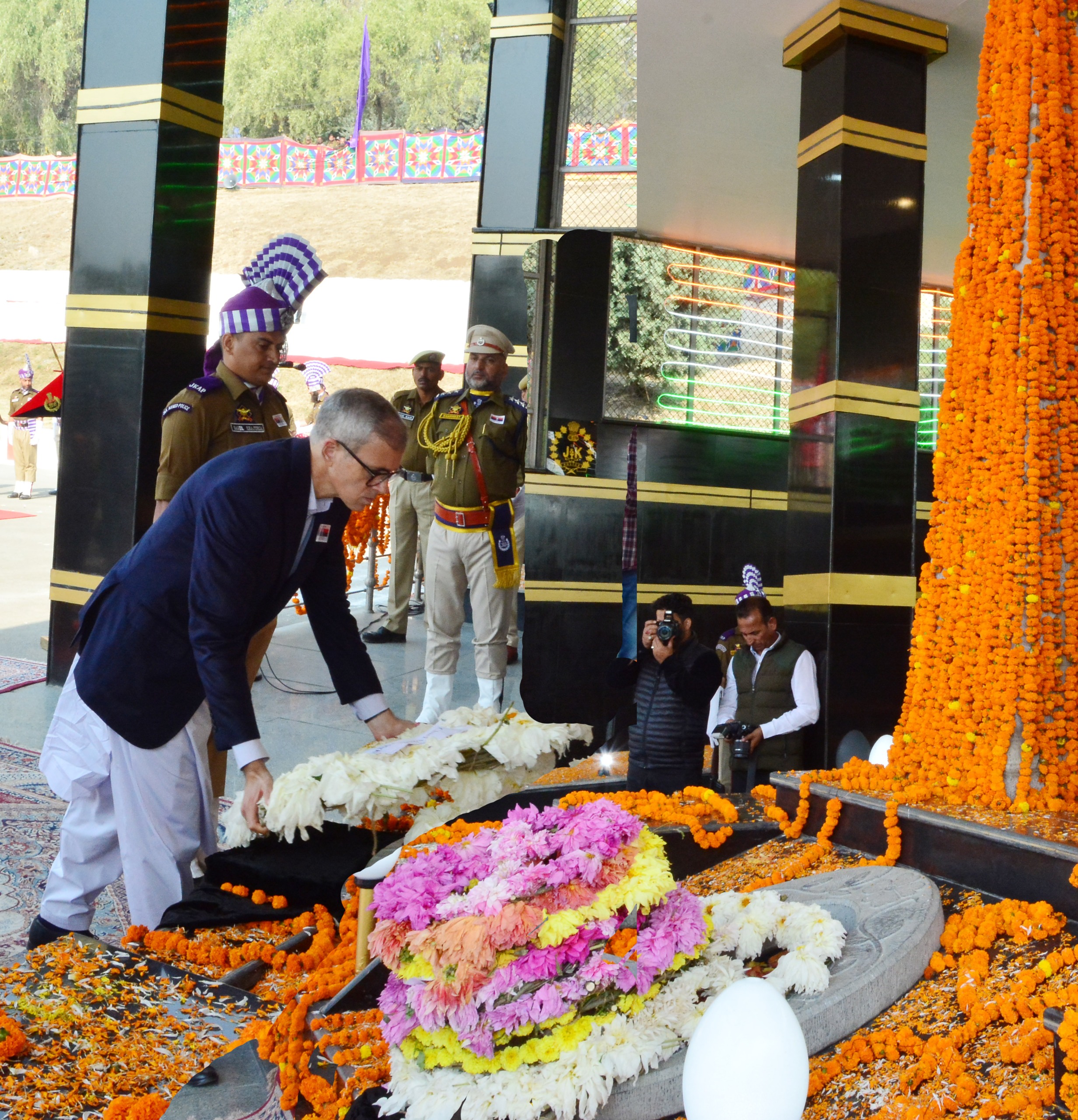 मुख्यमंत्री ने स्मृति दिवस पर ज़ेवान स्मारक पर पुलिस शहीदों को श्रद्धांजलि अर्पित की मुख्यमंत्री ने स्मृति दिवस पर ज़ेवान स्मारक पर पुलिस शहीदों को श्रद्धांजलि अर्पित की