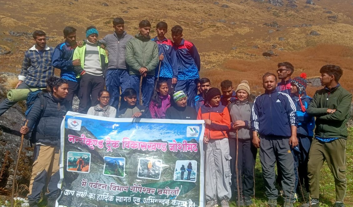 नंदीकुंड की साहसिक यात्रा पर निकला युवाओं का साहसिक दल। नंदीकुंड की साहसिक यात्रा पर निकला युवाओं का साहसिक दल।