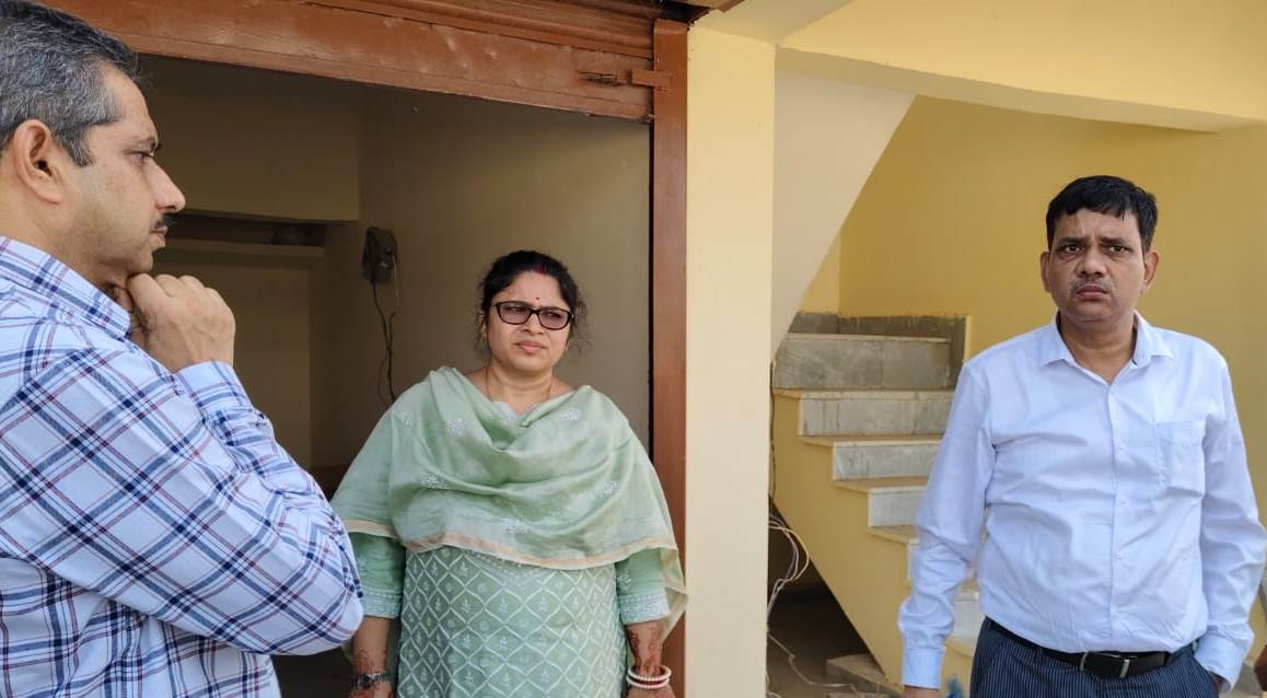 न्यायालय भवन, परिसर एवं आवासीय भवन का निरीक्षण करते जनपद न्यायधीश अनमोल पाल व जिलाधिकारी प्रियंका निरंजन न्यायालय भवन, परिसर एवं आवासीय भवन का निरीक्षण करते जनपद न्यायधीश अनमोल पाल व जिलाधिकारी प्रियंका निरंजन
