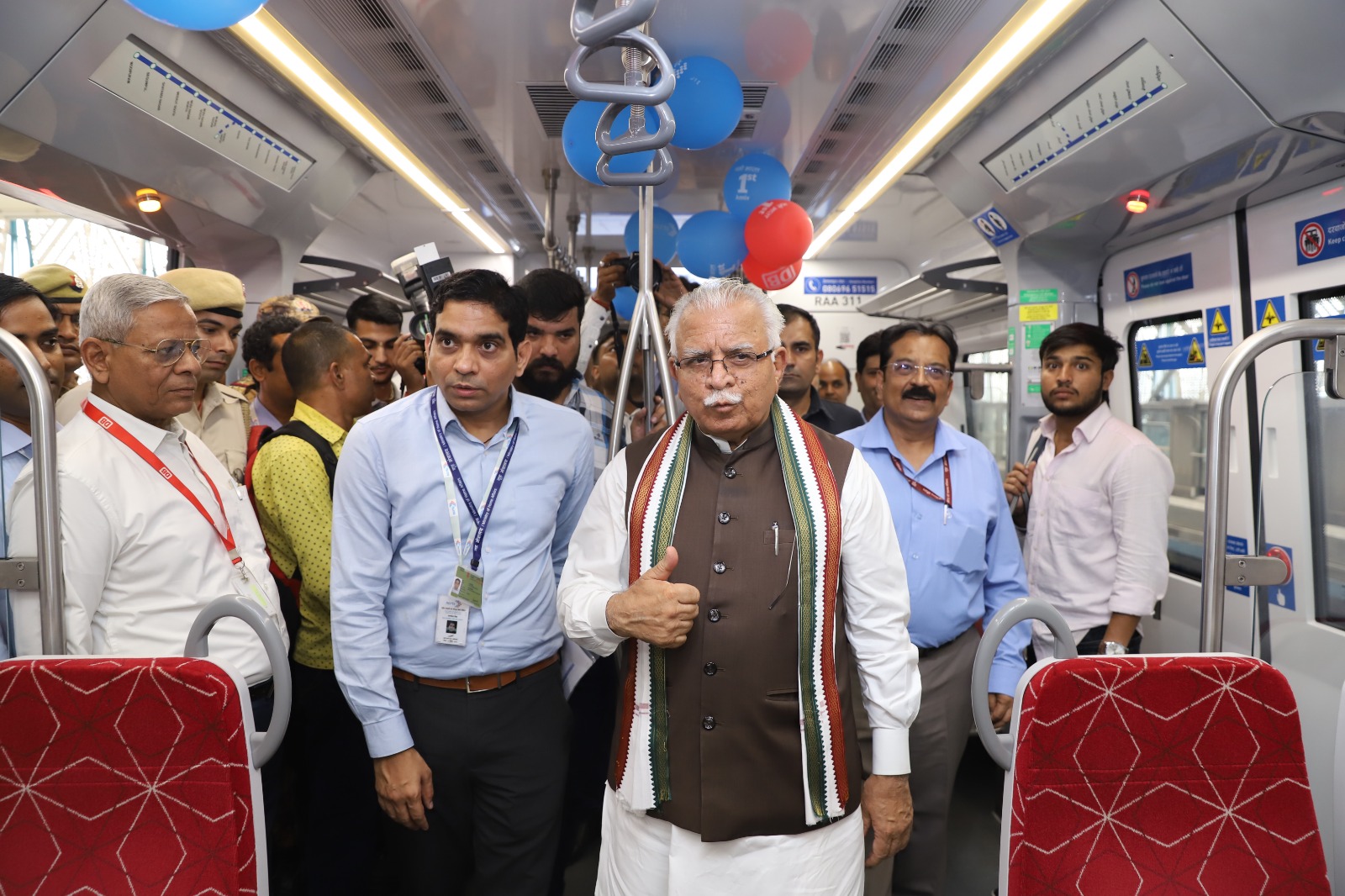 सफर करते श्री खट्टर सफर करते श्री खट्टर