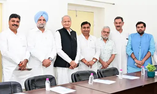 कांग्रेस कॉर्डिनेशन कमेटी की बैठक में मौजूद पदाधिकारी। कांग्रेस कॉर्डिनेशन कमेटी की बैठक में मौजूद पदाधिकारी।
