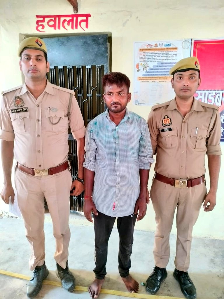 कानपुर में लेडी कांस्टेबल के साथ रेप मामले में पकड़ा गया आरोपी पुलिस हिरासत में कानपुर में लेडी कांस्टेबल के साथ रेप मामले में पकड़ा गया आरोपी पुलिस हिरासत में