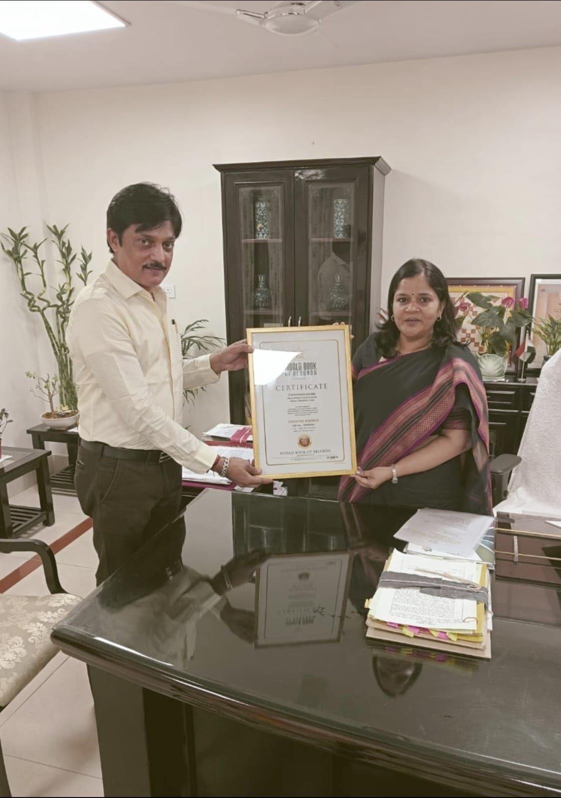 खाद्य सुरक्षा आयुक्तालय को मिला वर्ल्ड रिकॉर्ड का प्रमाण पत्र खाद्य सुरक्षा आयुक्तालय को मिला वर्ल्ड रिकॉर्ड का प्रमाण पत्र