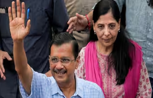 आआपा संयोजक अरविंद केजरीवाल व पत्नी सुनीता ( फाइल फोटो) आआपा संयोजक अरविंद केजरीवाल व पत्नी सुनीता ( फाइल फोटो)