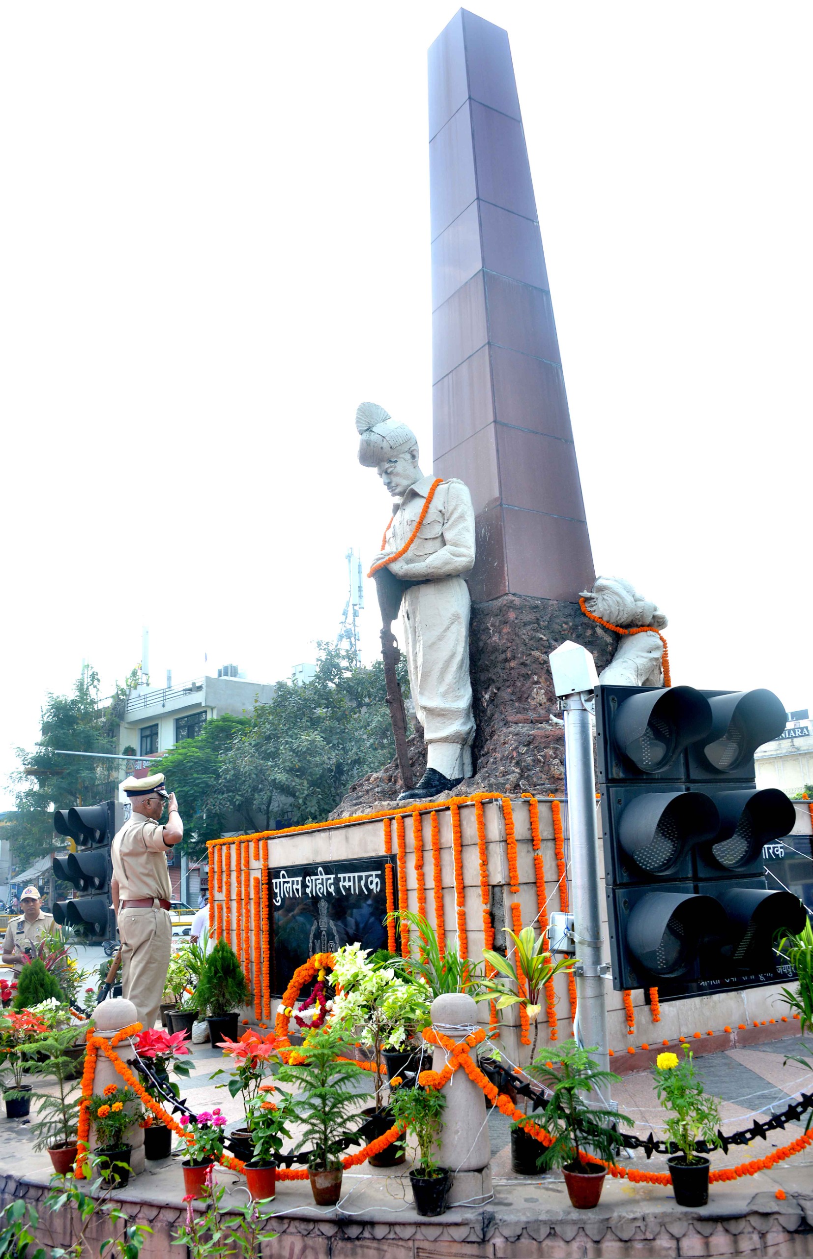 शहीदों के बलिदान से प्रेरणा लेकर देश की सेवा का संकल्प लें: पुलिस महानिदेशक शहीदों के बलिदान से प्रेरणा लेकर देश की सेवा का संकल्प लें: पुलिस महानिदेशक