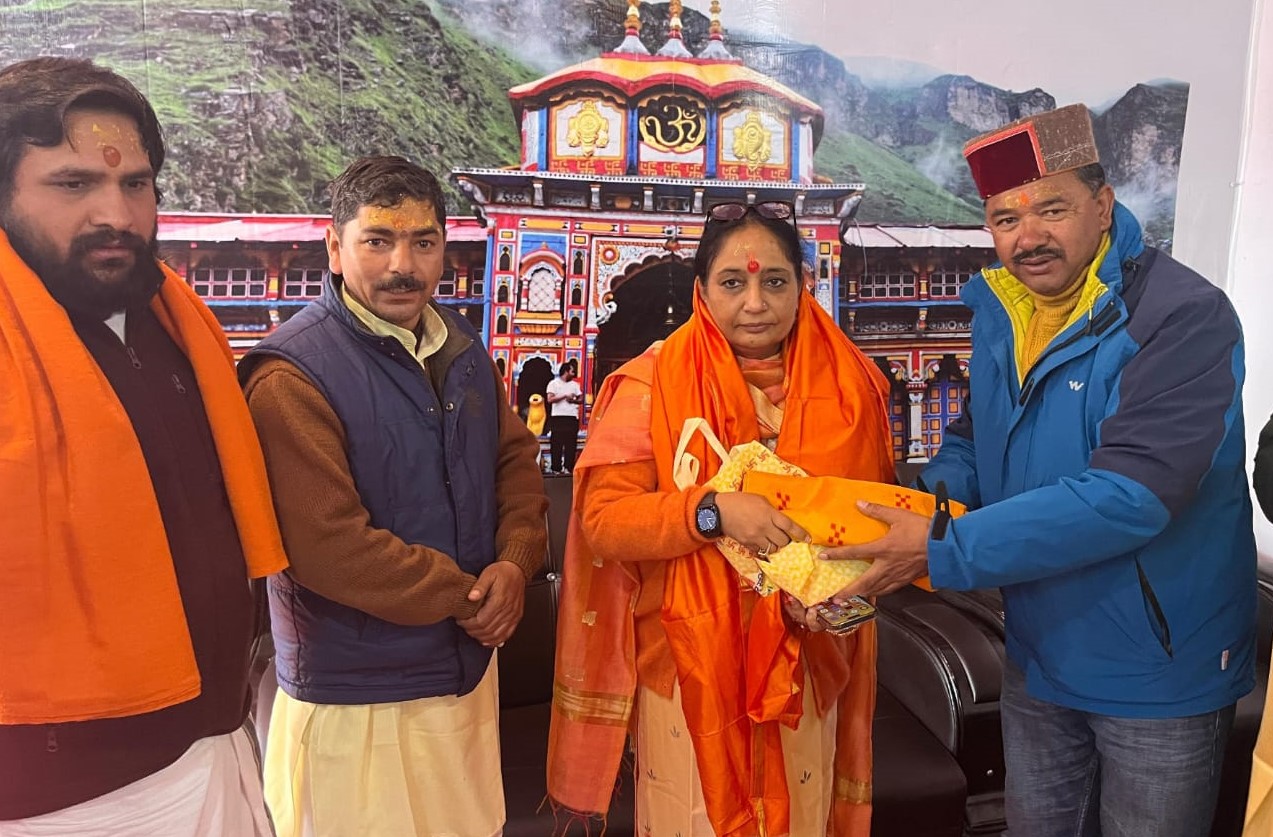 बदरीनाथ में बीकेटीसी के उपाध्यक्ष विधान सभा अध्यक्ष का स्वागत करते हुए। बदरीनाथ में बीकेटीसी के उपाध्यक्ष विधान सभा अध्यक्ष का स्वागत करते हुए।