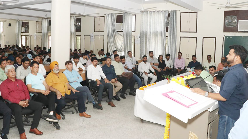 21 Snp- 10 सोनीपत: विधायक देवेंद्र कादियान संबोधित करते हुए, 21 Snp- 10 सोनीपत: विधायक देवेंद्र कादियान संबोधित करते हुए,