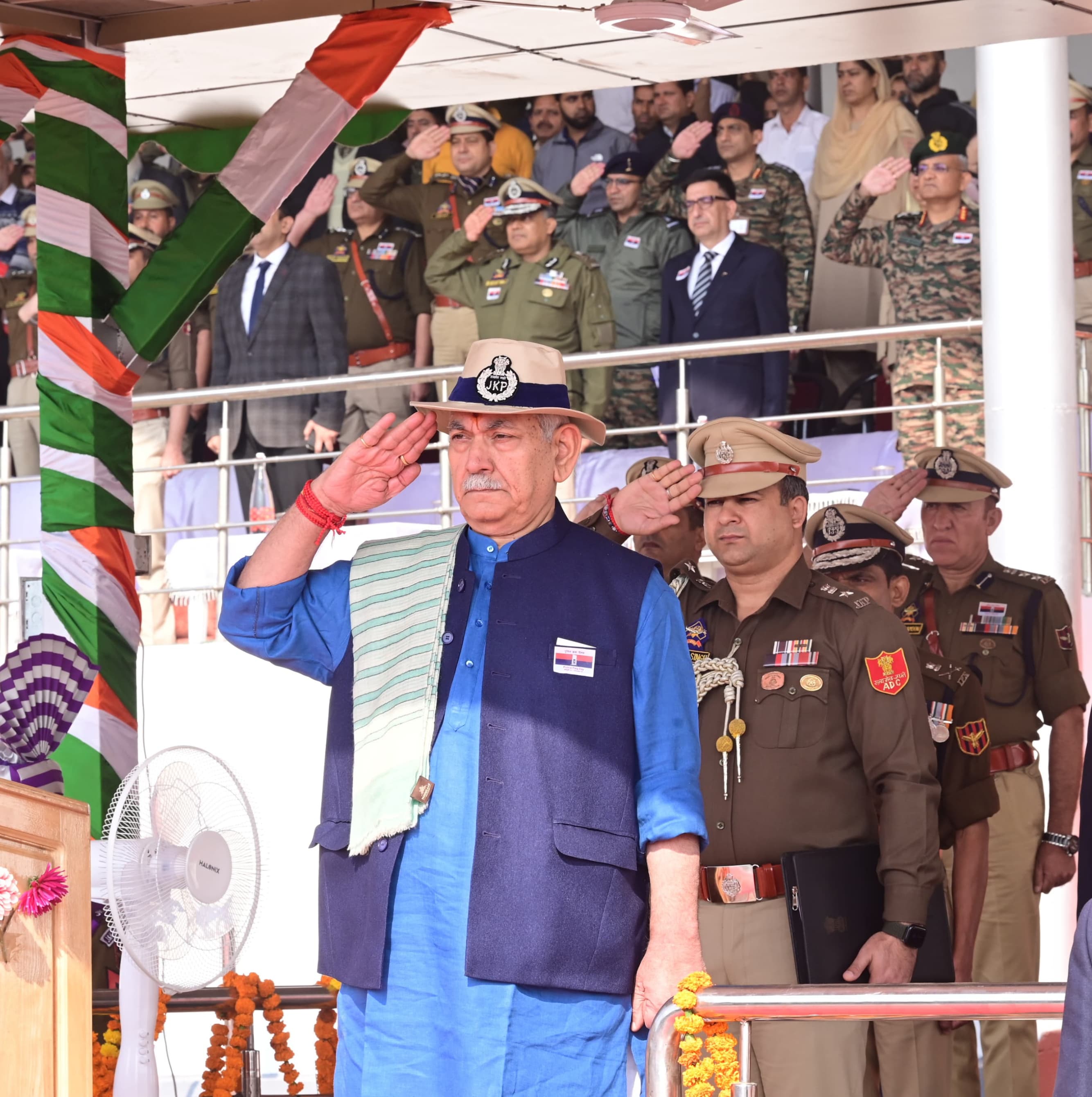 पुलिस स्मृति दिवस पर उपराज्यपाल ने कर्तव्य के दौरान अपने प्राणों की आहुति देने वाले बहादुर पुलिस अधिकारियों, कर्मियों को श्रद्धांजलि दी पुलिस स्मृति दिवस पर उपराज्यपाल ने कर्तव्य के दौरान अपने प्राणों की आहुति देने वाले बहादुर पुलिस अधिकारियों, कर्मियों को श्रद्धांजलि दी
