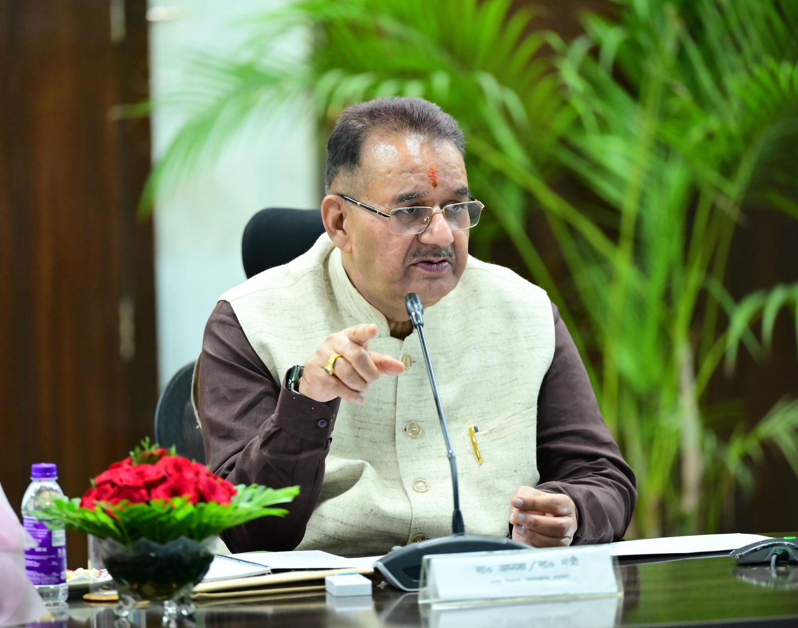 ग्राम्य विकास मंत्री गणेश जोशी। ग्राम्य विकास मंत्री गणेश जोशी।