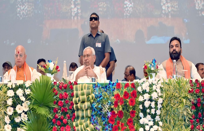 मुख्यमंत्री नीतीश कुमार 1239 दरोगा को नियुक्ति पत्र देने के कार्यक्रम के दौरान मुख्यमंत्री नीतीश कुमार 1239 दरोगा को नियुक्ति पत्र देने के कार्यक्रम के दौरान