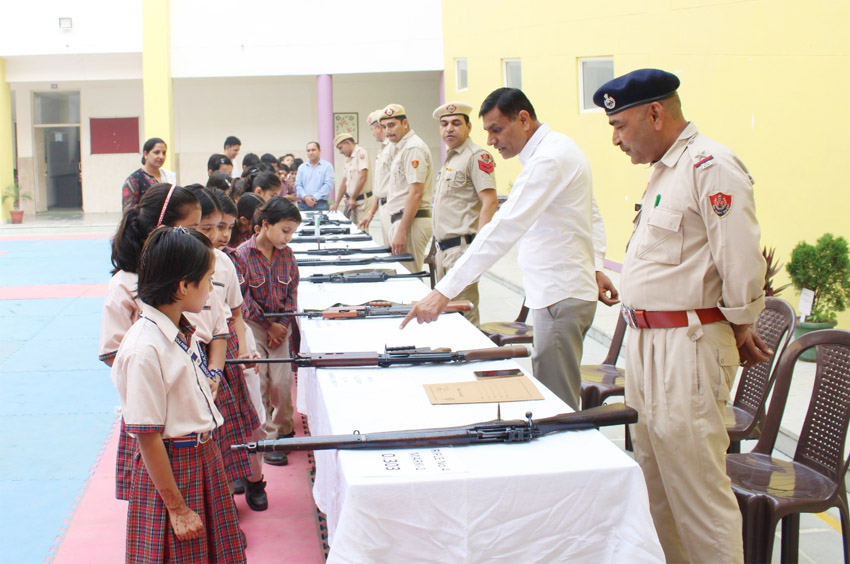 22 Snp-6 सोनीपत: पुलिस स्मृति दिवस के अवसर पर हथियारों की प्रदर्शनी। 22 Snp-6 सोनीपत: पुलिस स्मृति दिवस के अवसर पर हथियारों की प्रदर्शनी।