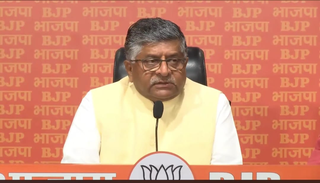 रविशंकर प्रसाद प्रेसवार्ता करते हुए रविशंकर प्रसाद प्रेसवार्ता करते हुए