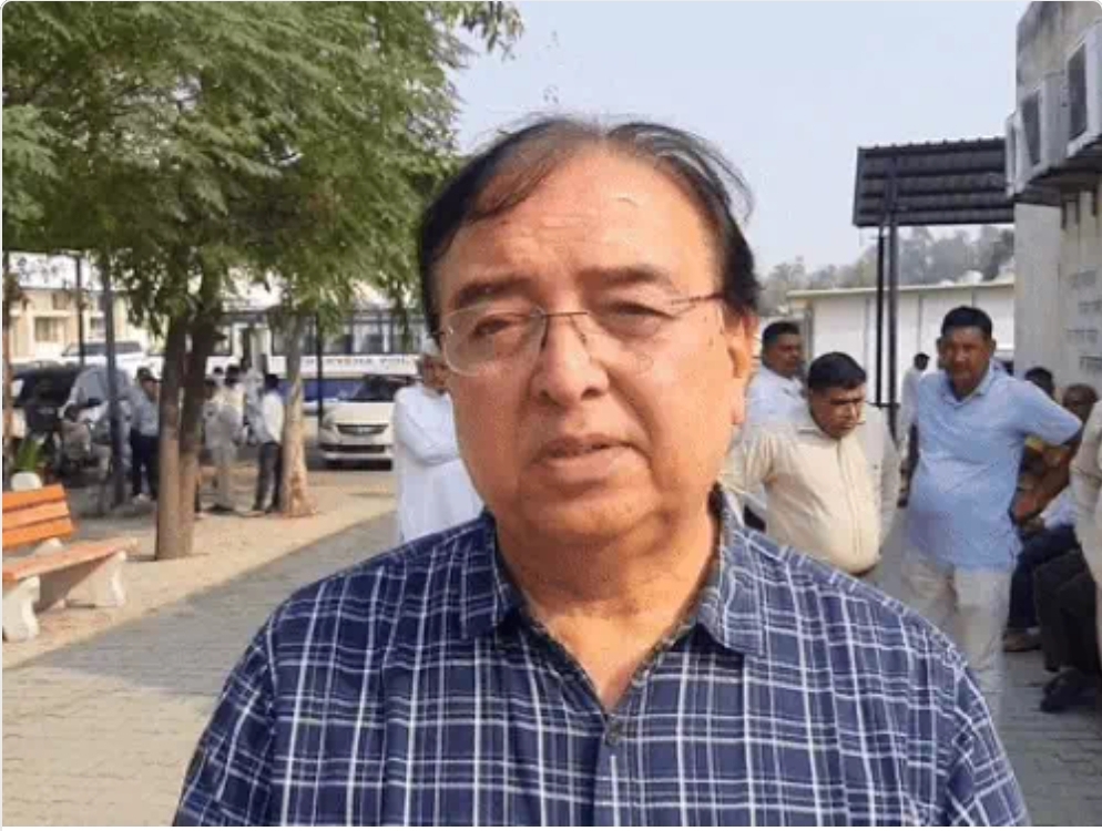 जानकारी देते हुए प्रिंसिपल महेश कुमार जानकारी देते हुए प्रिंसिपल महेश कुमार