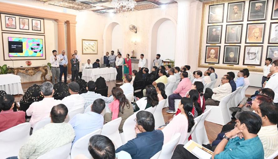 राजभवन की कार्यशाला में स्टेट बैंक के अधिकारी राजभवन की कार्यशाला में स्टेट बैंक के अधिकारी